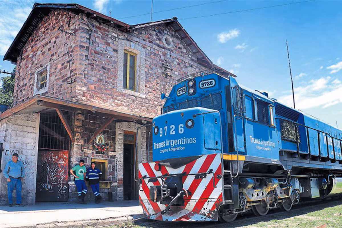 el-tren-belgrano-carga-anda-a-14-km-por-hora-y-I24XO2NIJVF4BPWWGQONGFWJ4A (1)